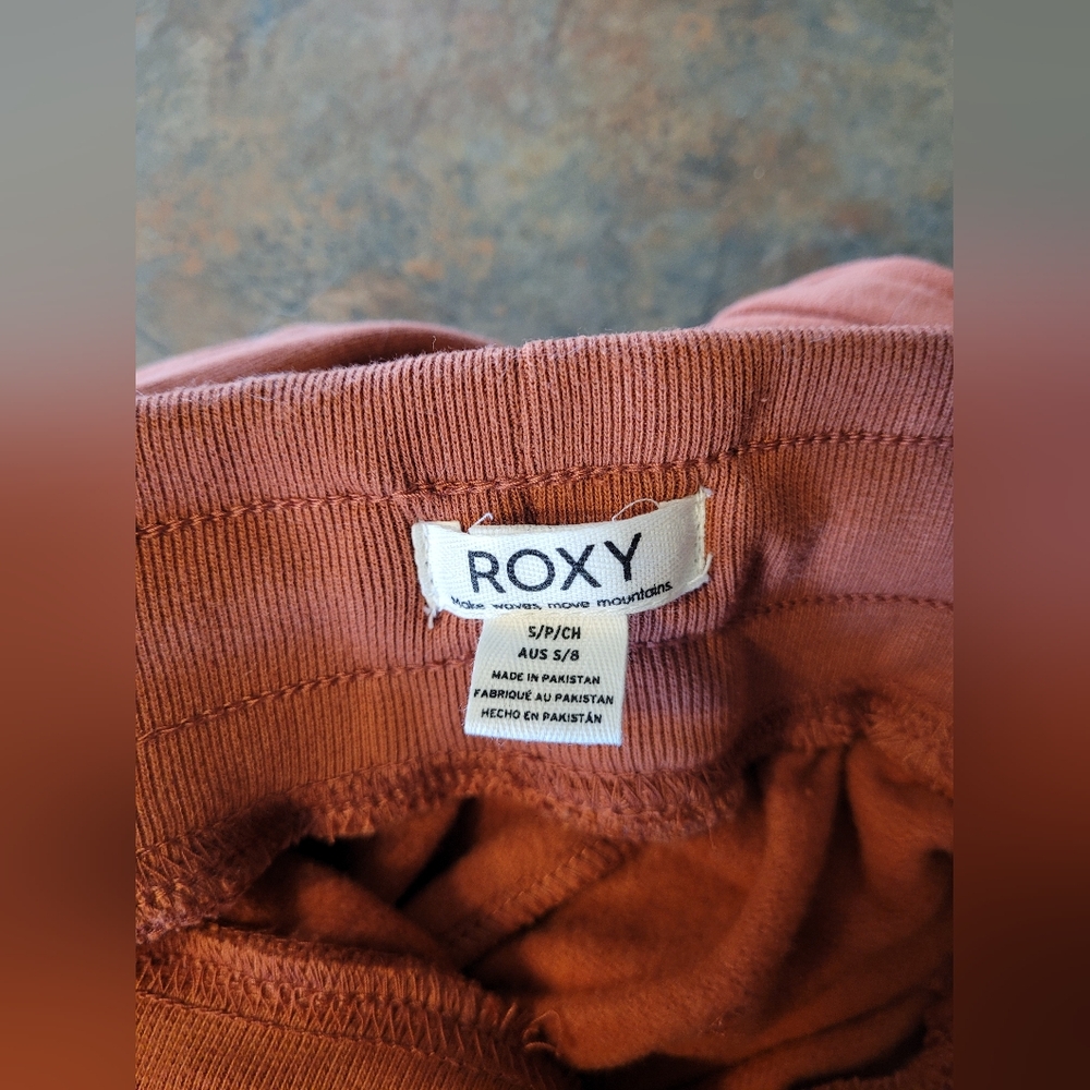 Lot Of Roxy Clothing - Picture 4 of 6